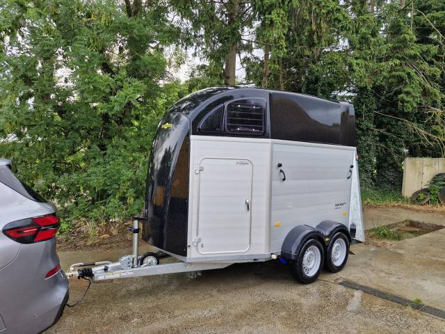 Horse trailer Humbaur Xhanthos Aero 2 Stalls 2022 Used