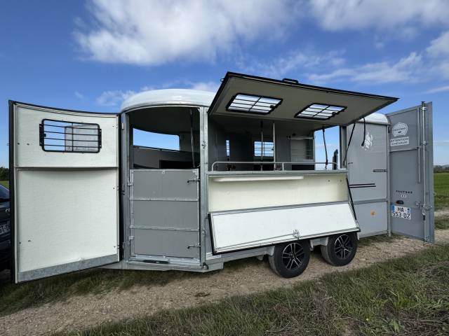 Horse trailer Fautras Oblic +3 victorius 3 Stalls 2024 Used