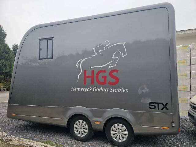 Horse trailer STX Exclusive Trailer 3 Stalls 2023 Used
