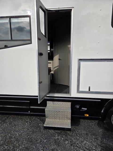 Horsebox NON-HGV Isuzu  2009 Used