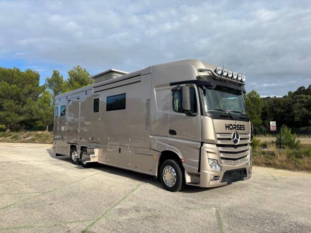 Horsebox NON-HGV EQUIX MERCEDES 2016 Used