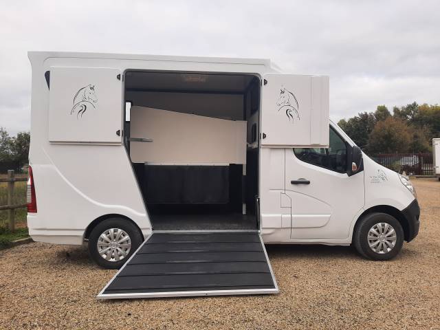 Horsebox HGV Renault Master 2017 Used