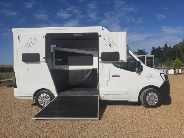 Horsebox HGV Renault Master 2020 Used