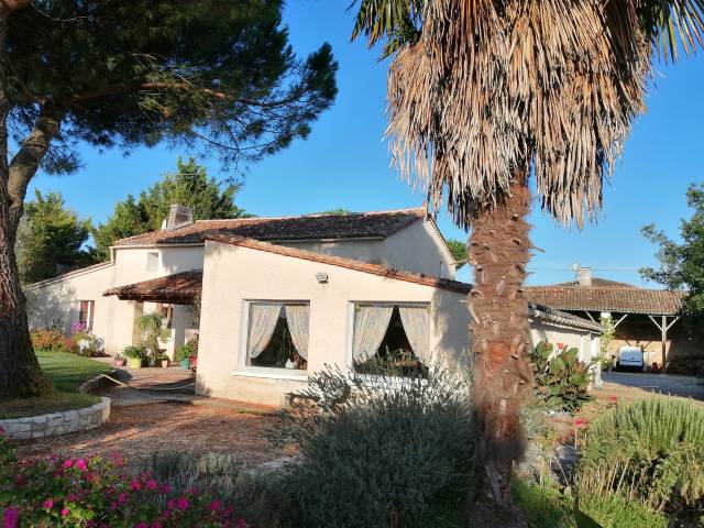 Luxurious equestrian property  Charente