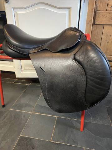 Cavaletti 17.5&rsquo;&rsquo;  Saddle used 5 times. XL orange gull