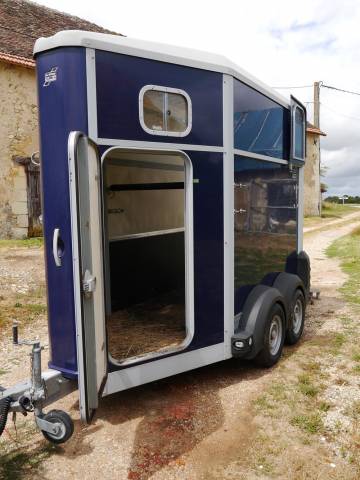 Horse trailer Ifor Williams HB403 CONFORT 1,5 Stalls 2014 Used
