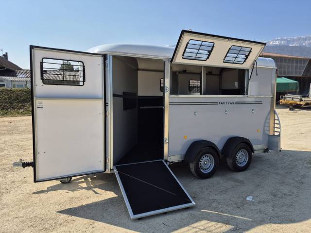 Horse trailer Fautras oblic X3 3 Stalls 2026 New