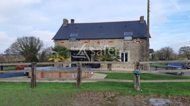 Equestrian property  Mayenne