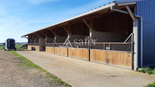 Equestrian property  Mayenne