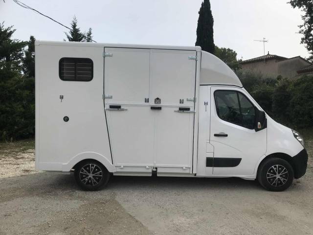 Horsebox HGV Renault  2017 Used