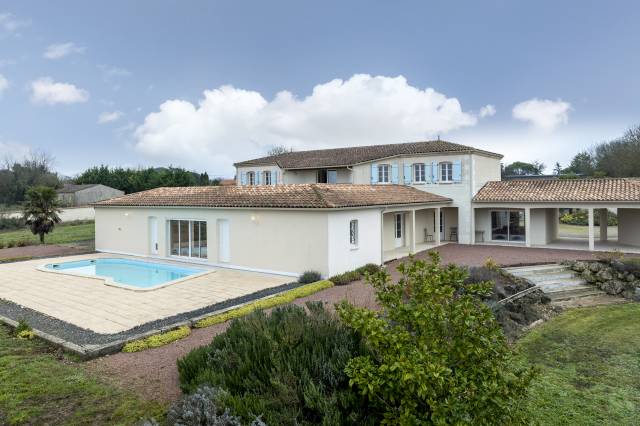 Luxurious equestrian property  Charente-Maritime