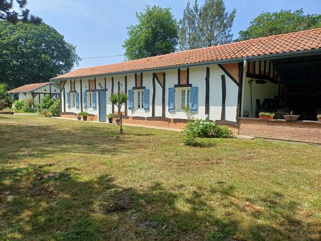 Equestrian property  Landes