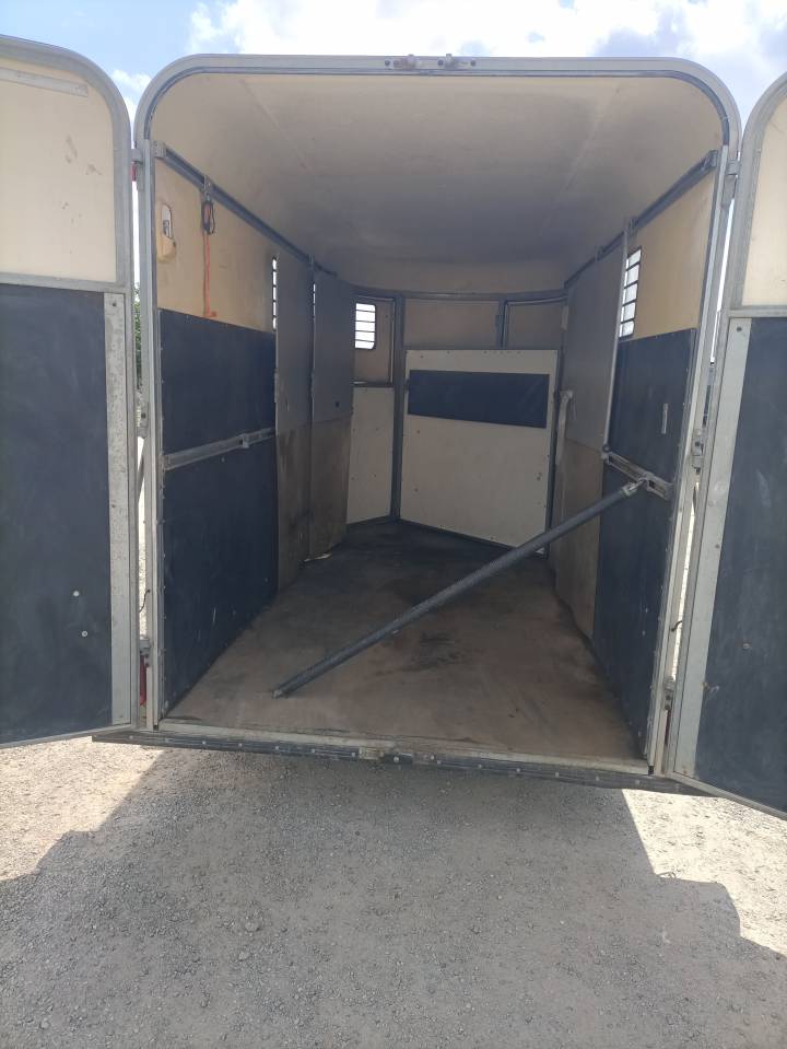 Horse trailer Fautras Oblic +3 3 Stalls 2010 Used
