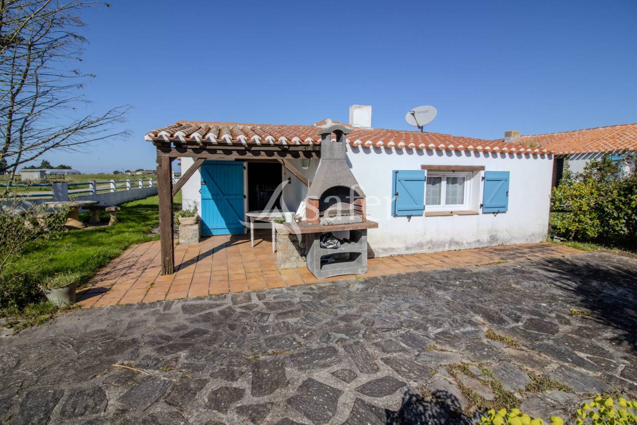 Equestrian property  Vend&eacute;e