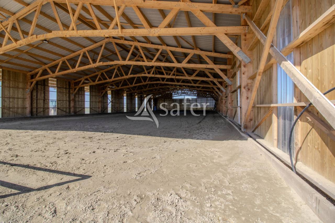 Equestrian property  Vend&eacute;e