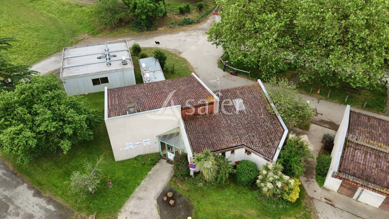 Equestrian property  Vend&eacute;e