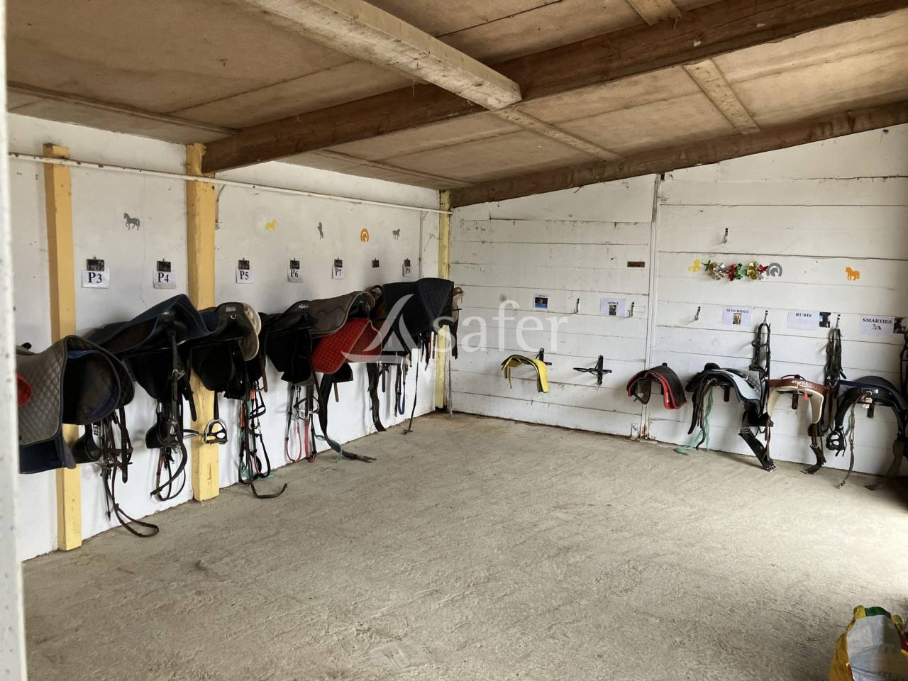 Equestrian property  Vend&eacute;e
