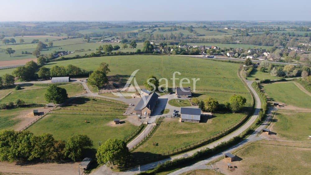Equestrian property  Mayenne