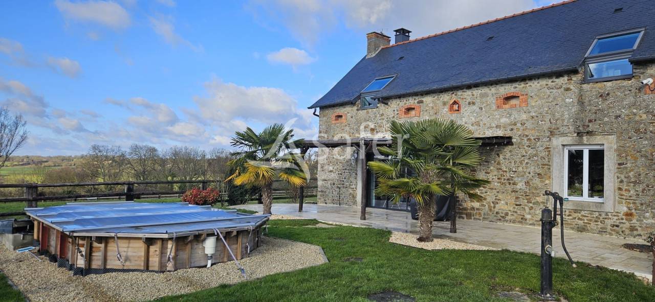 Equestrian property  Mayenne