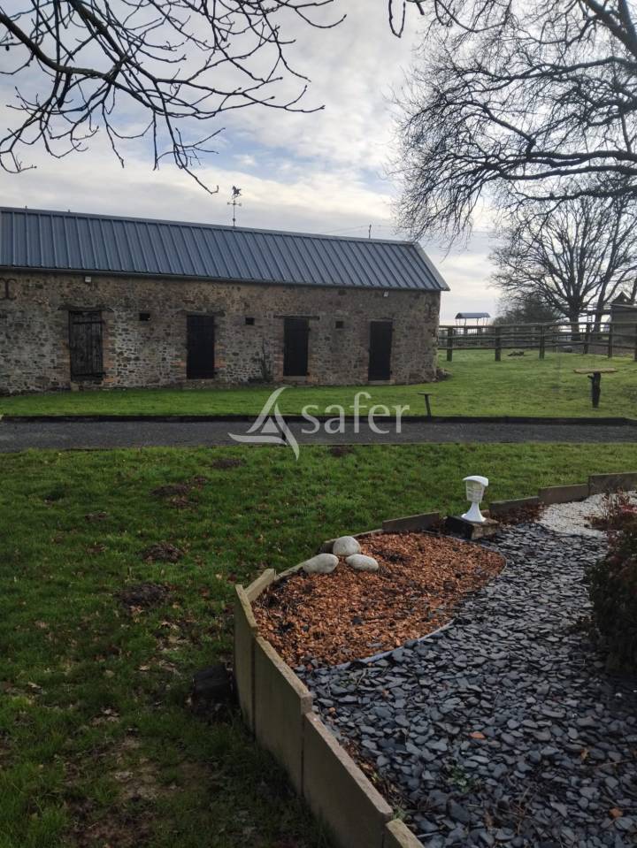 Equestrian property  Mayenne