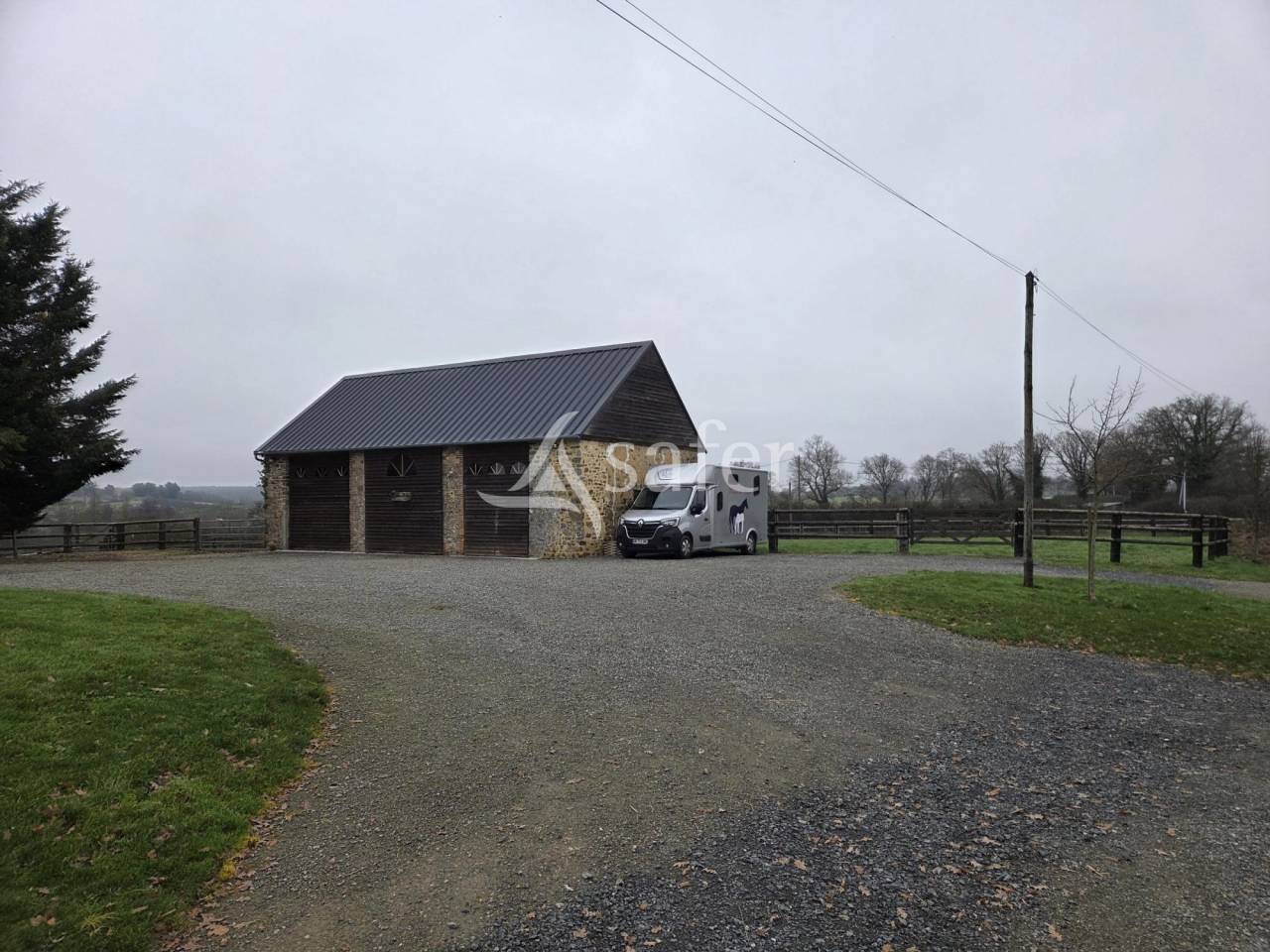 Equestrian property  Mayenne