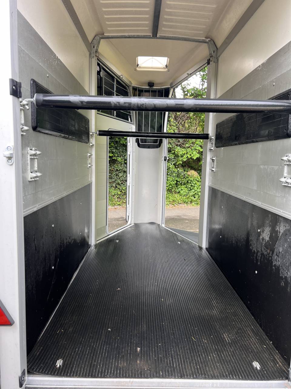 Horse trailer Ifor Williams Hbx403 1,5 Stalls 2022 Used