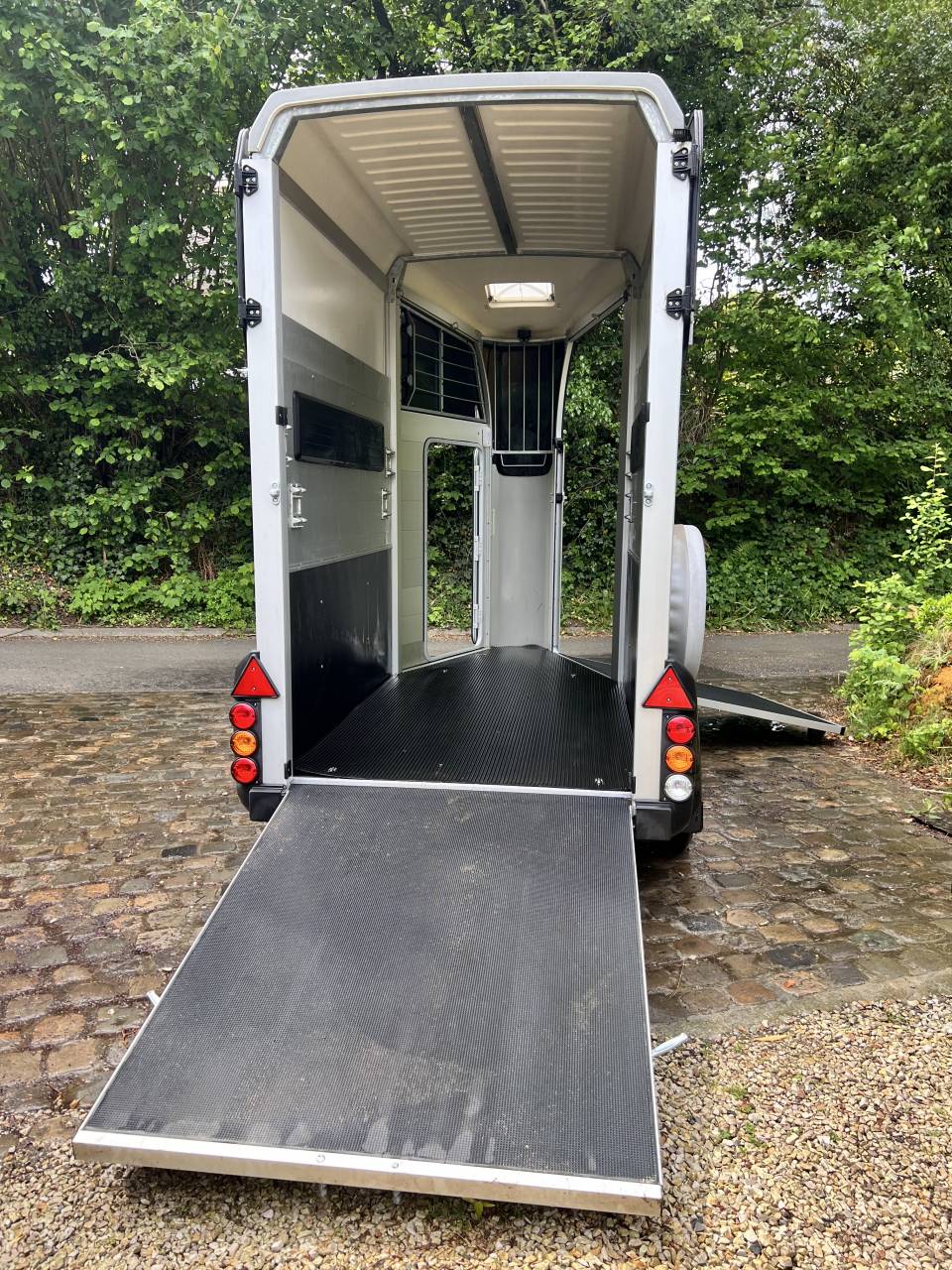 Horse trailer Ifor Williams Hbx403 1,5 Stalls 2022 Used