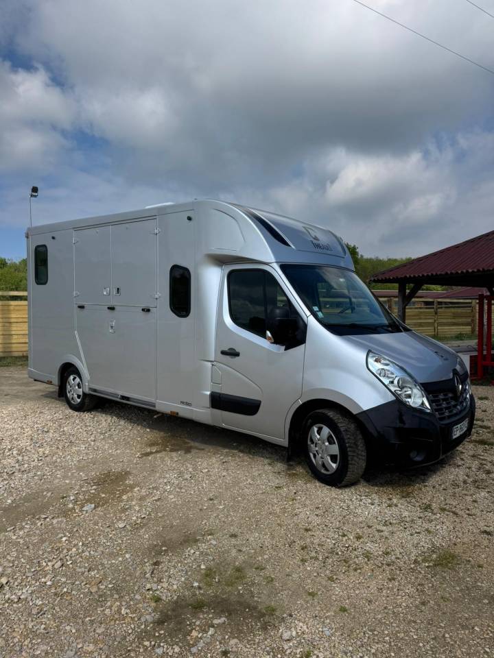 Horsebox HGV Renault Master  2017 Used