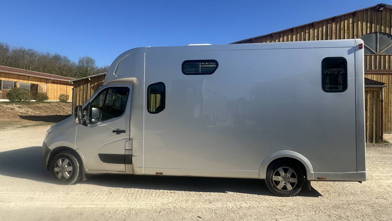 Horsebox HGV Renault Master  2017 Used