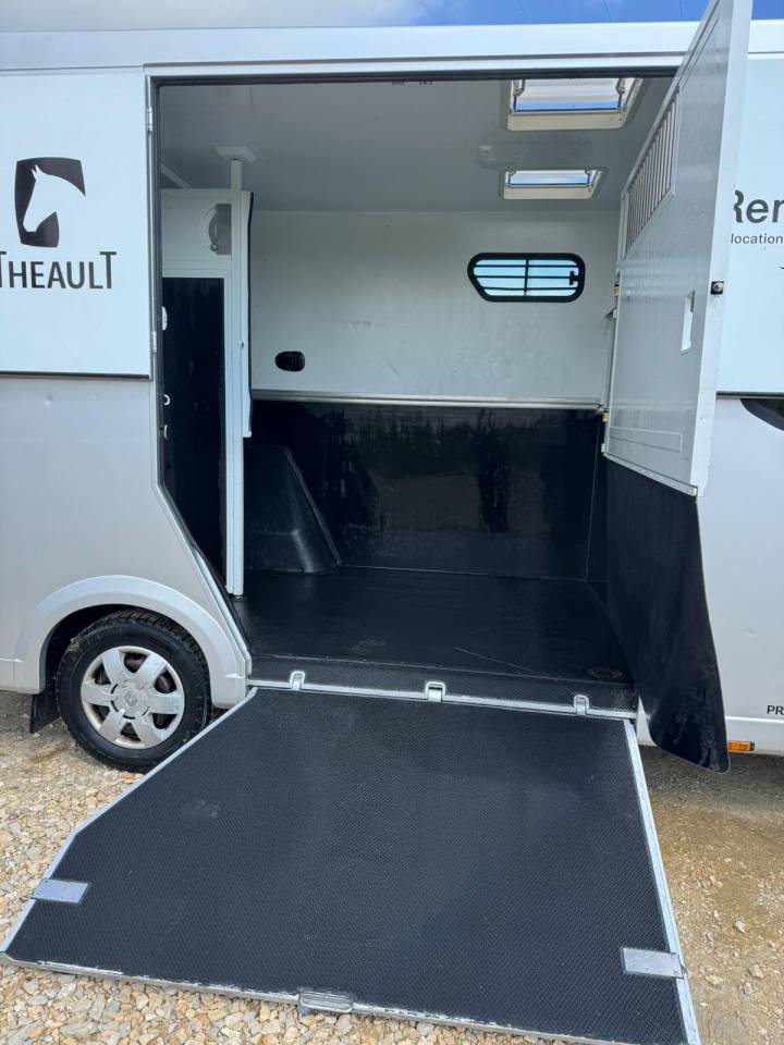 Horsebox HGV Renault Master  2017 Used