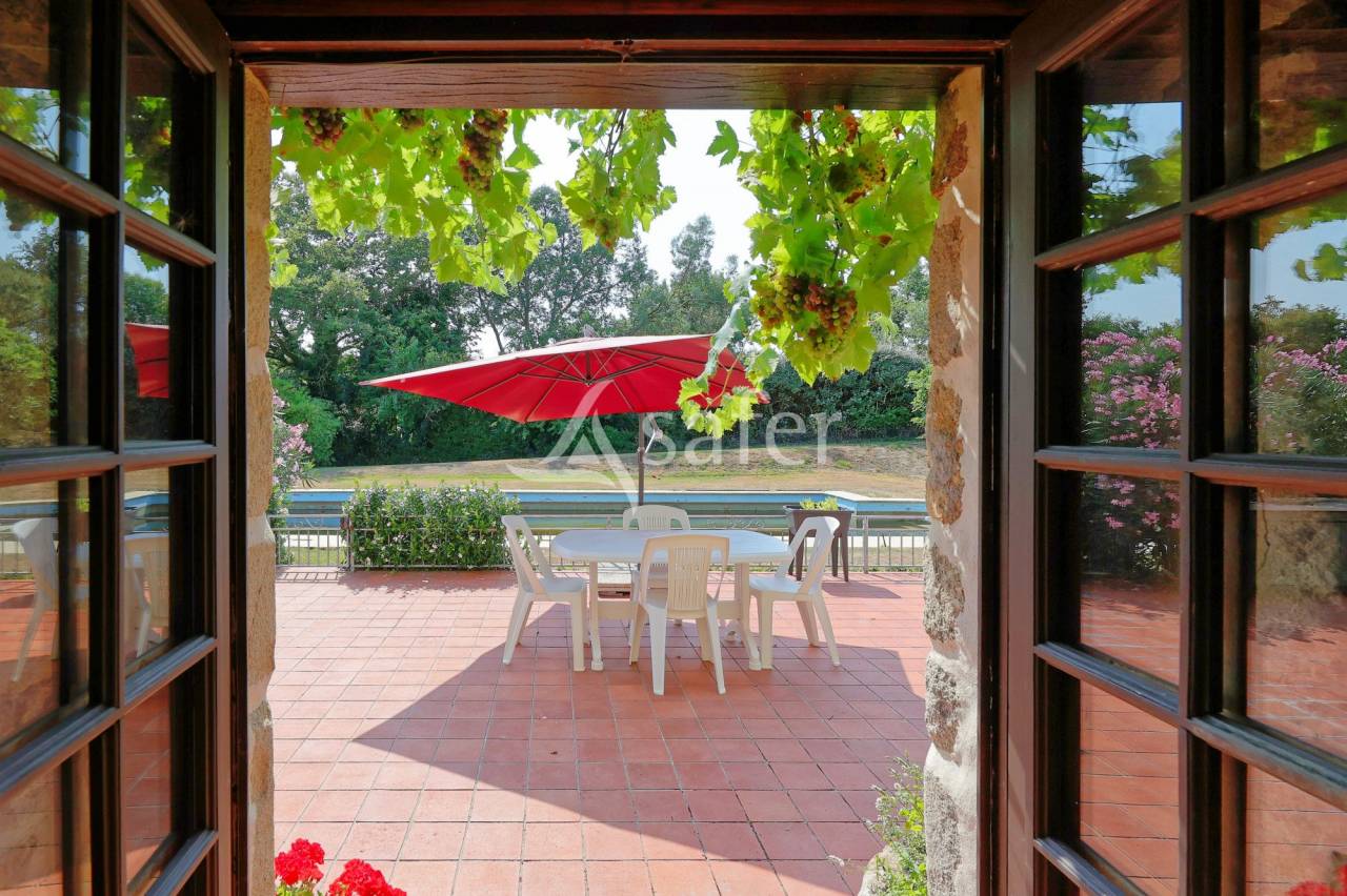 Equestrian property  Vend&eacute;e