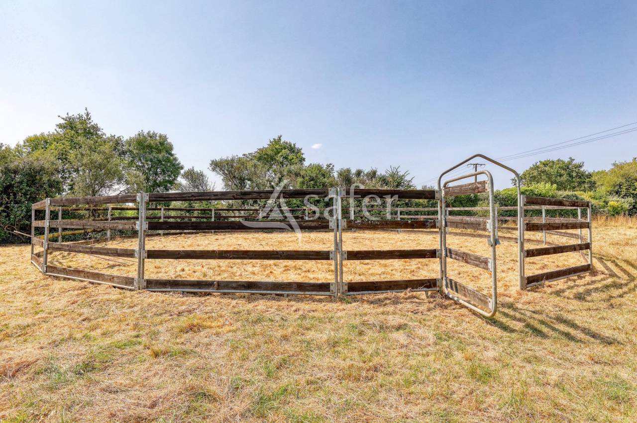 Equestrian property  Vend&eacute;e