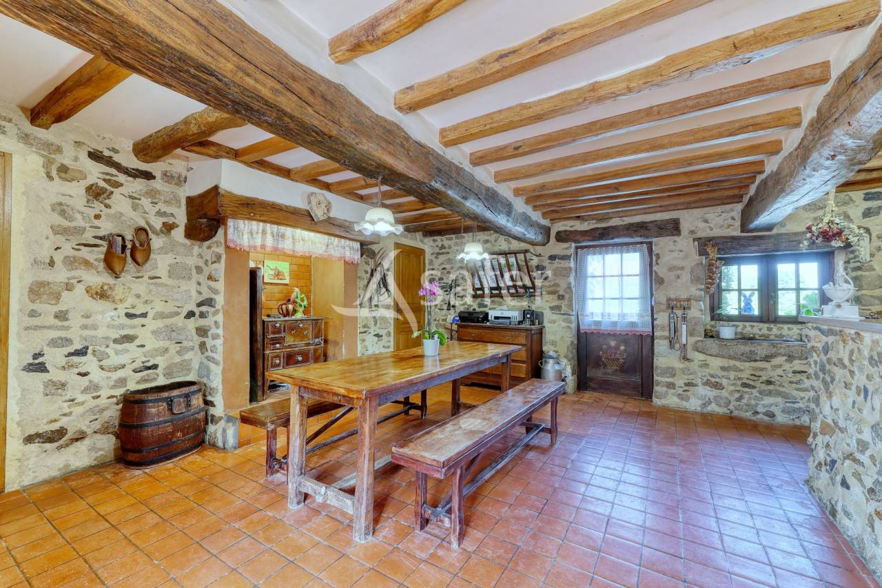 Equestrian property  Vend&eacute;e