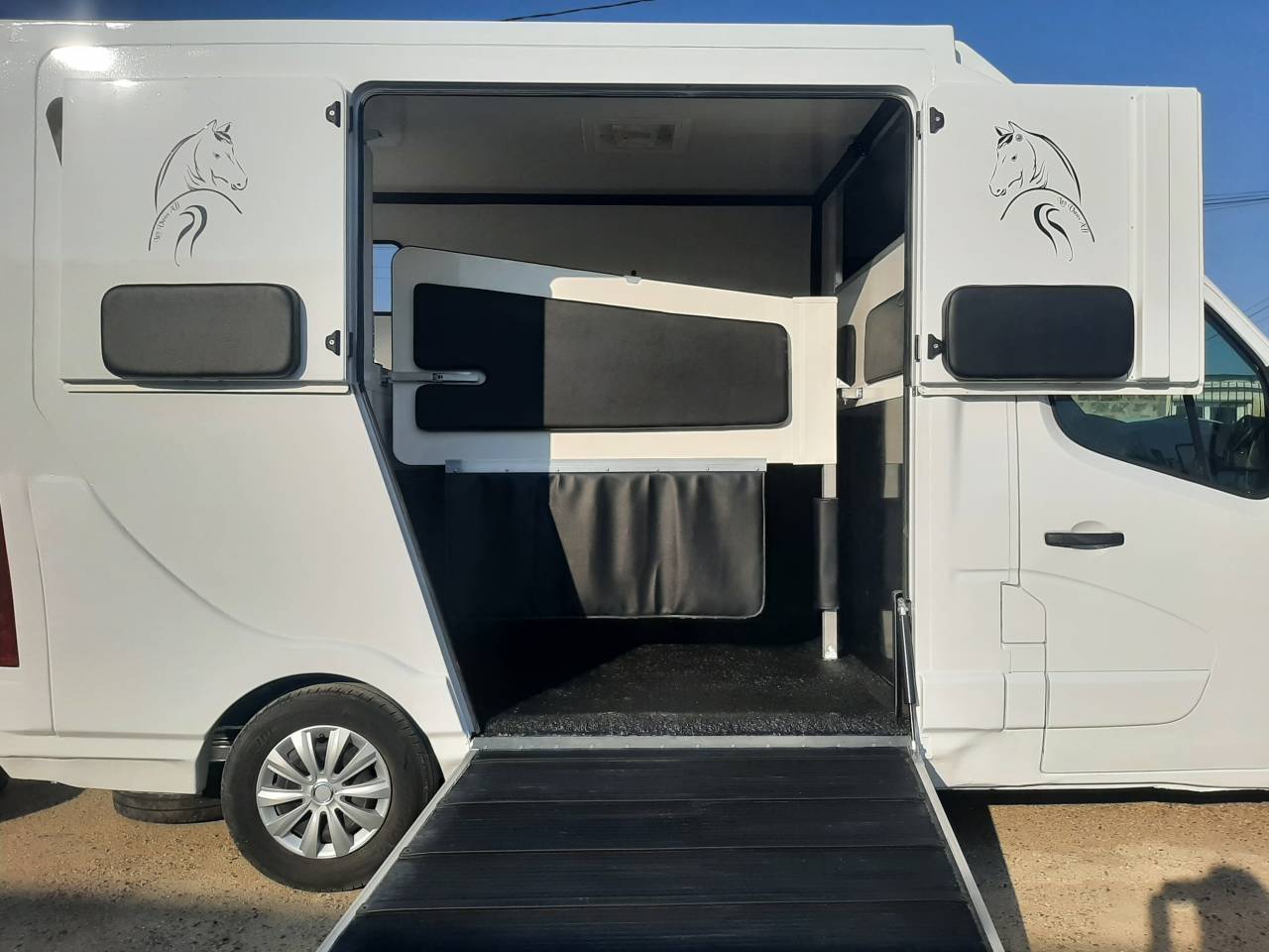 Horsebox HGV Renault Master 2018 Used