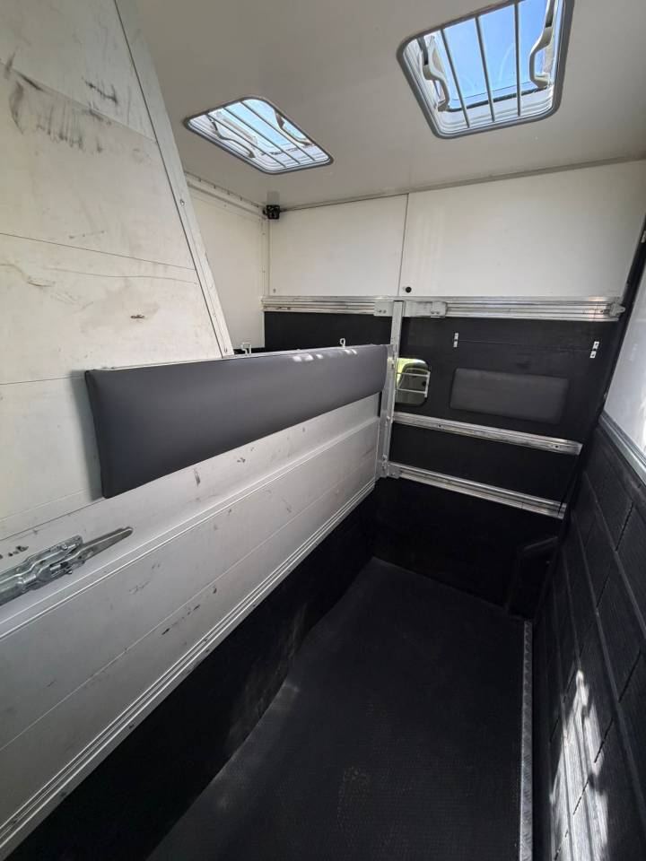 Horsebox HGV Les Vans ACR Renault Master 2021 Used