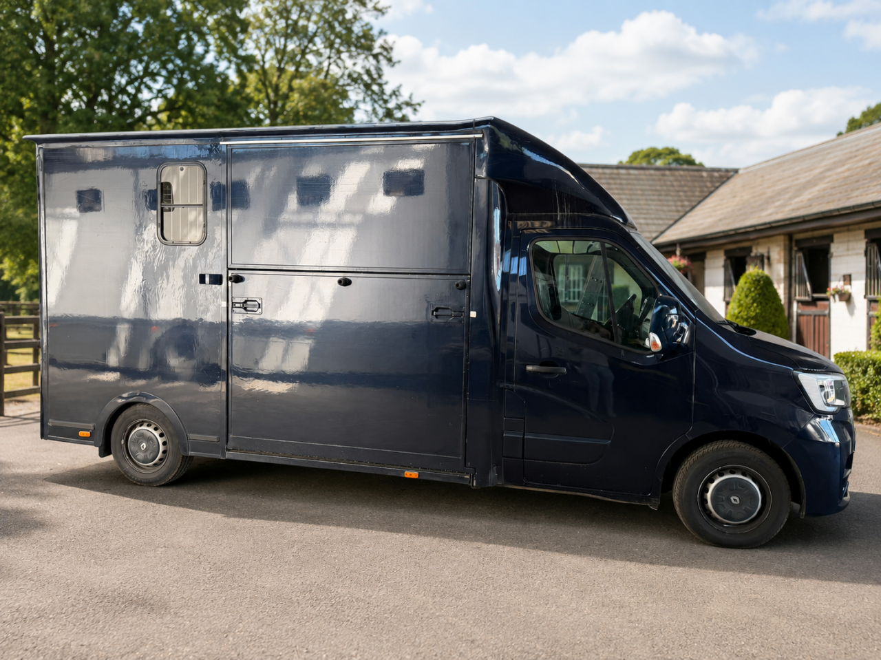 Horsebox HGV Les Vans ACR Renault Master 2021 Used