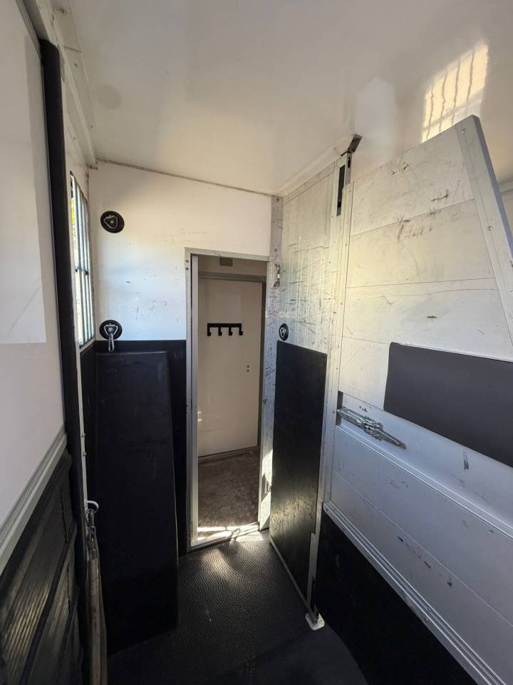 Horsebox HGV Les Vans ACR Renault Master 2021 Used