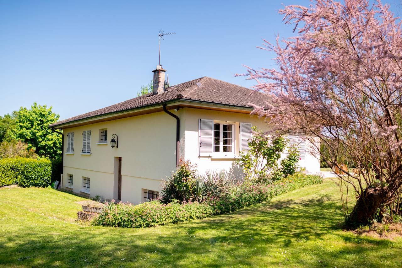 Equestrian property  Ain