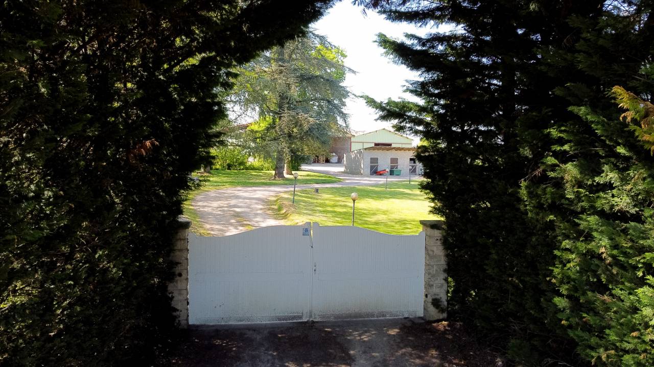 Equestrian property  Ain