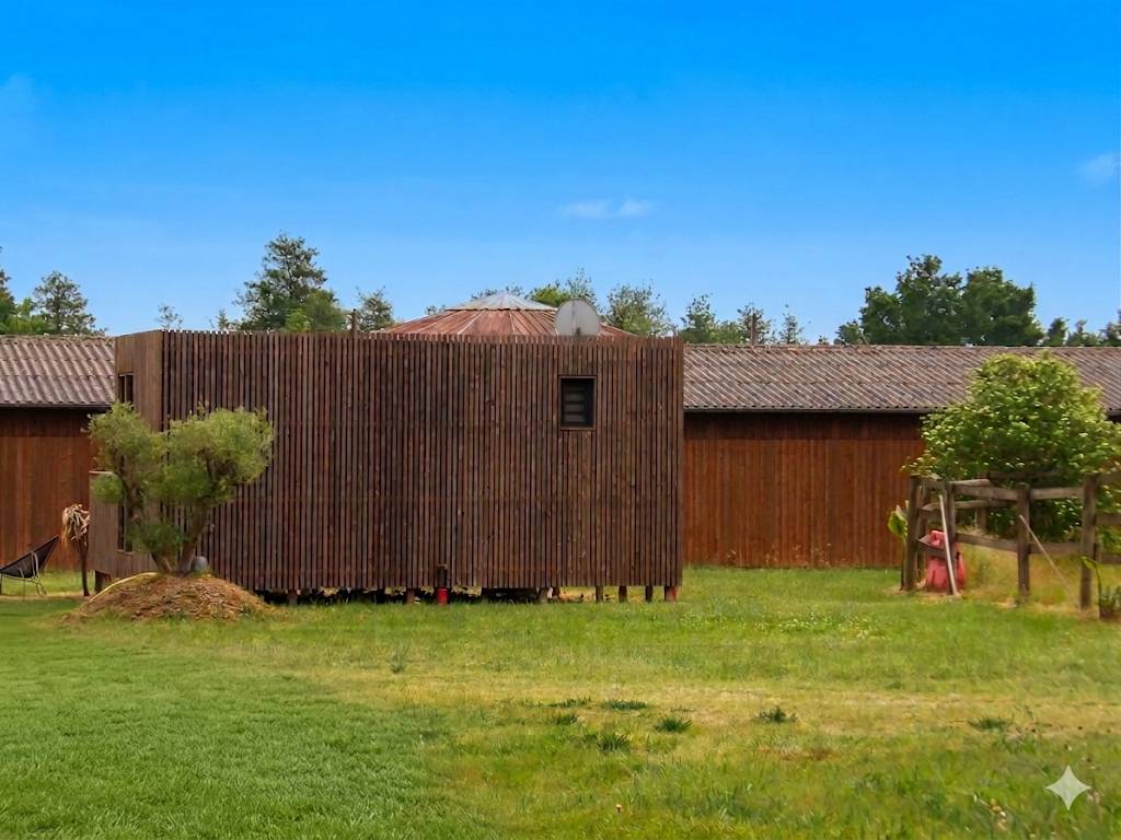Livery yard  Landes