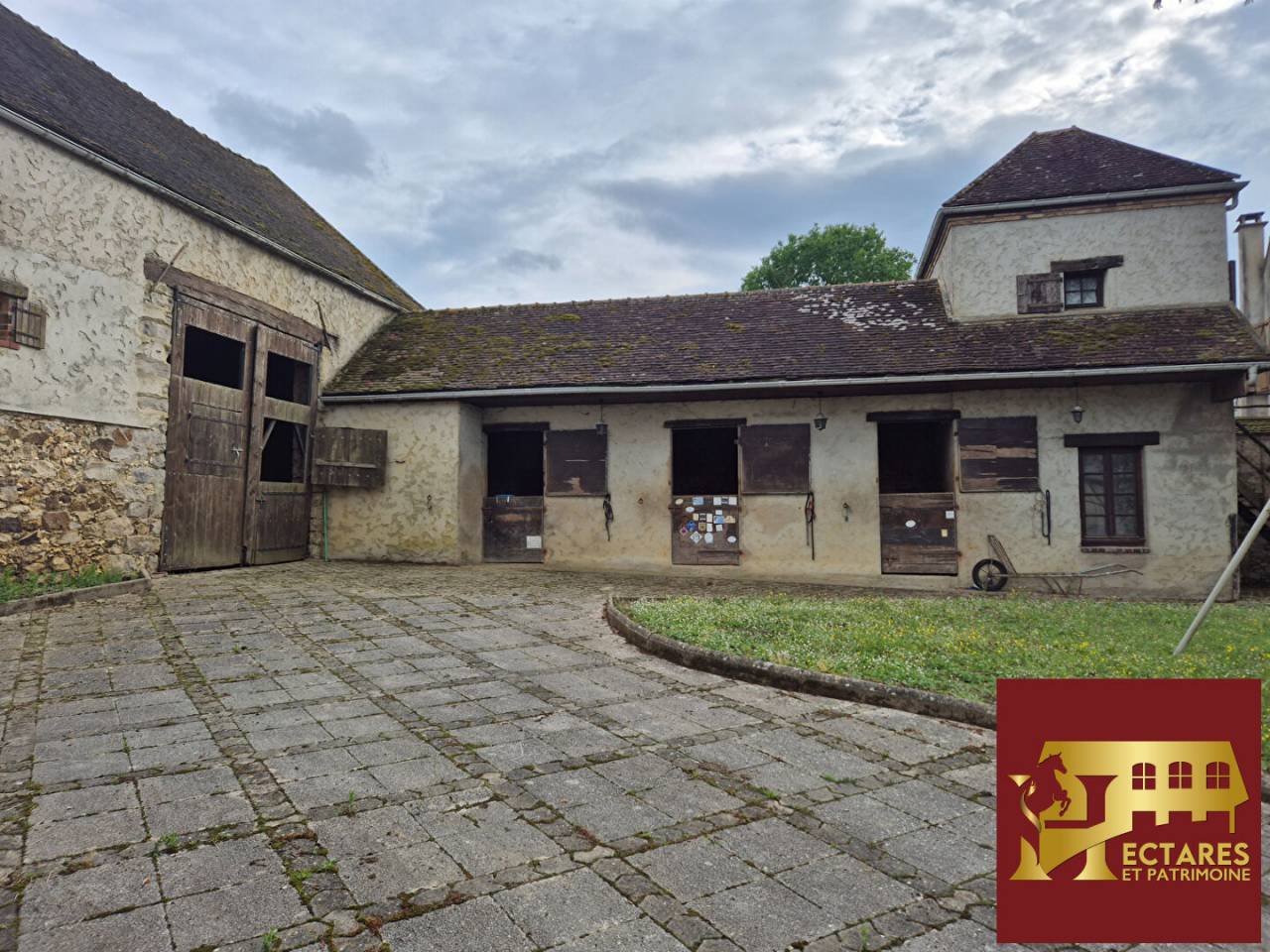 Equestrian property  Yonne