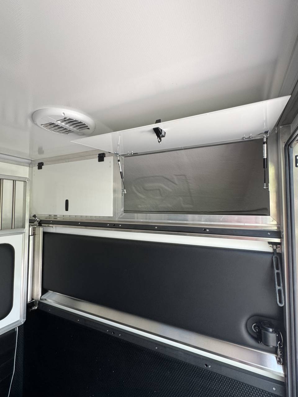 Horsebox HGV Krismar KRISLAR 2026 New