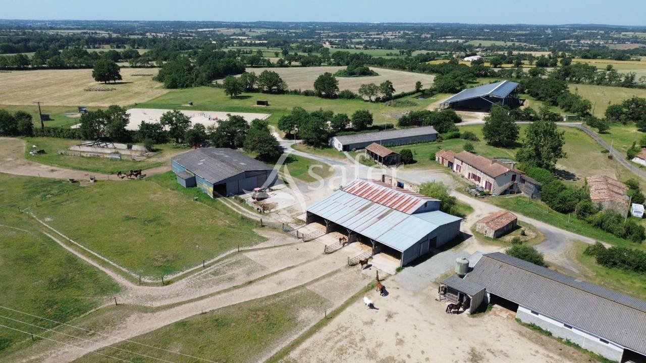 Equestrian property  Deux-S&egrave;vres