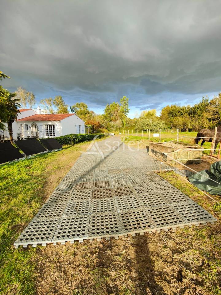 Other country property  Vend&eacute;e