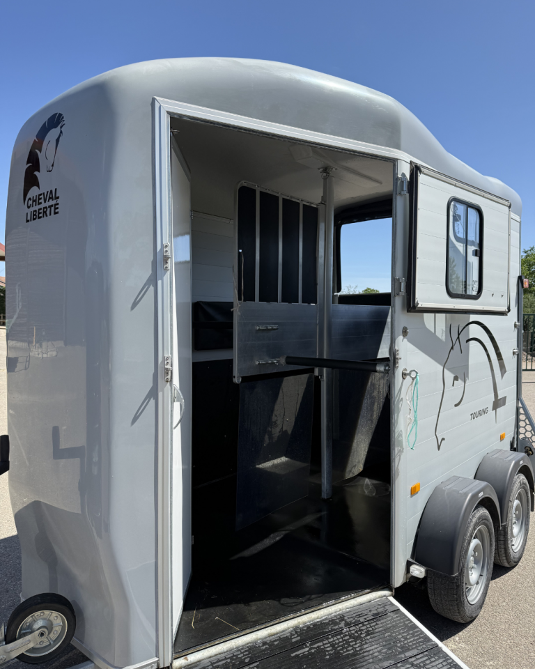 Horse trailer Cheval Liberte Gold Touring Country  2 Stalls 2022 New