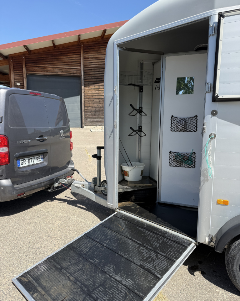 Horse trailer Cheval Liberte Gold Touring Country  2 Stalls 2022 New