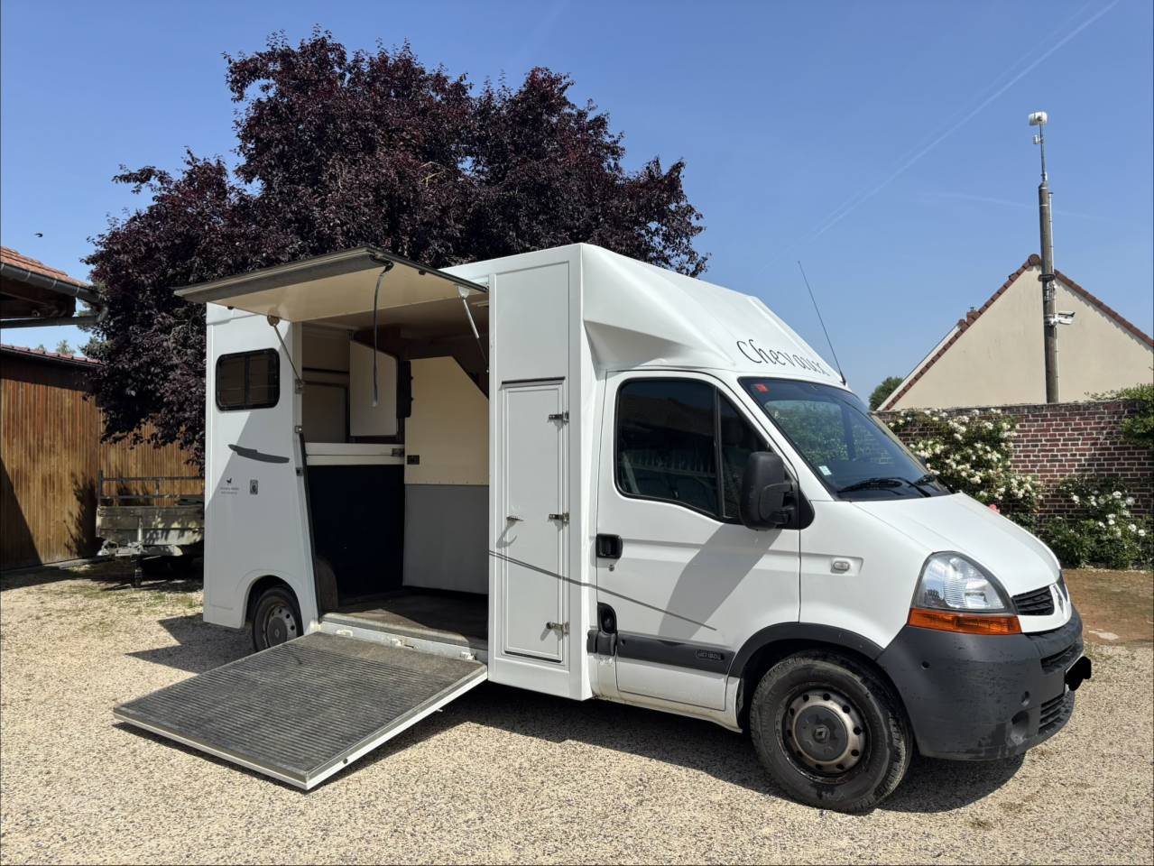 Horse trailer Renault Master 2 Stalls 2008 Used