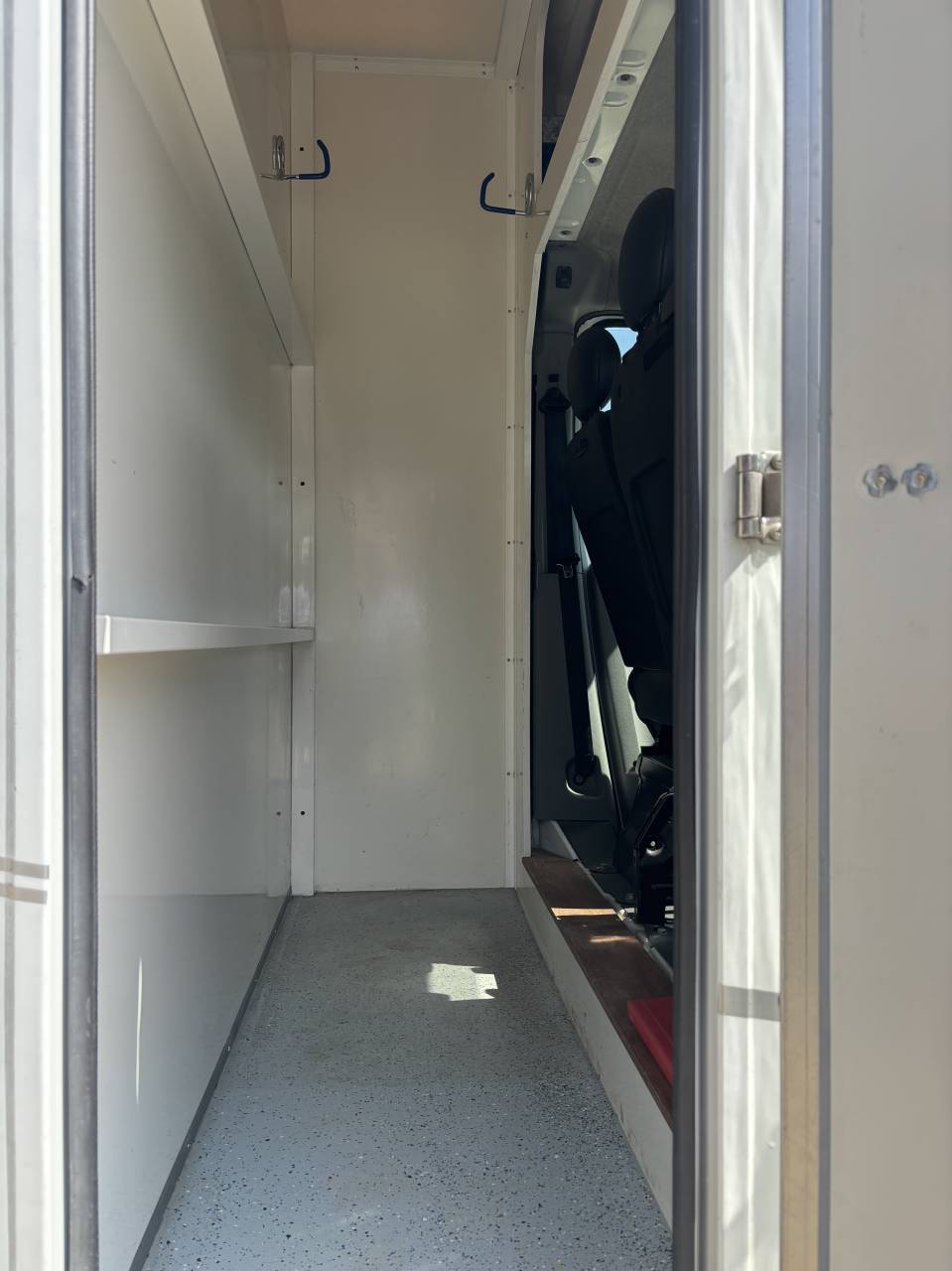 Horse trailer Renault Master 2 Stalls 2008 Used