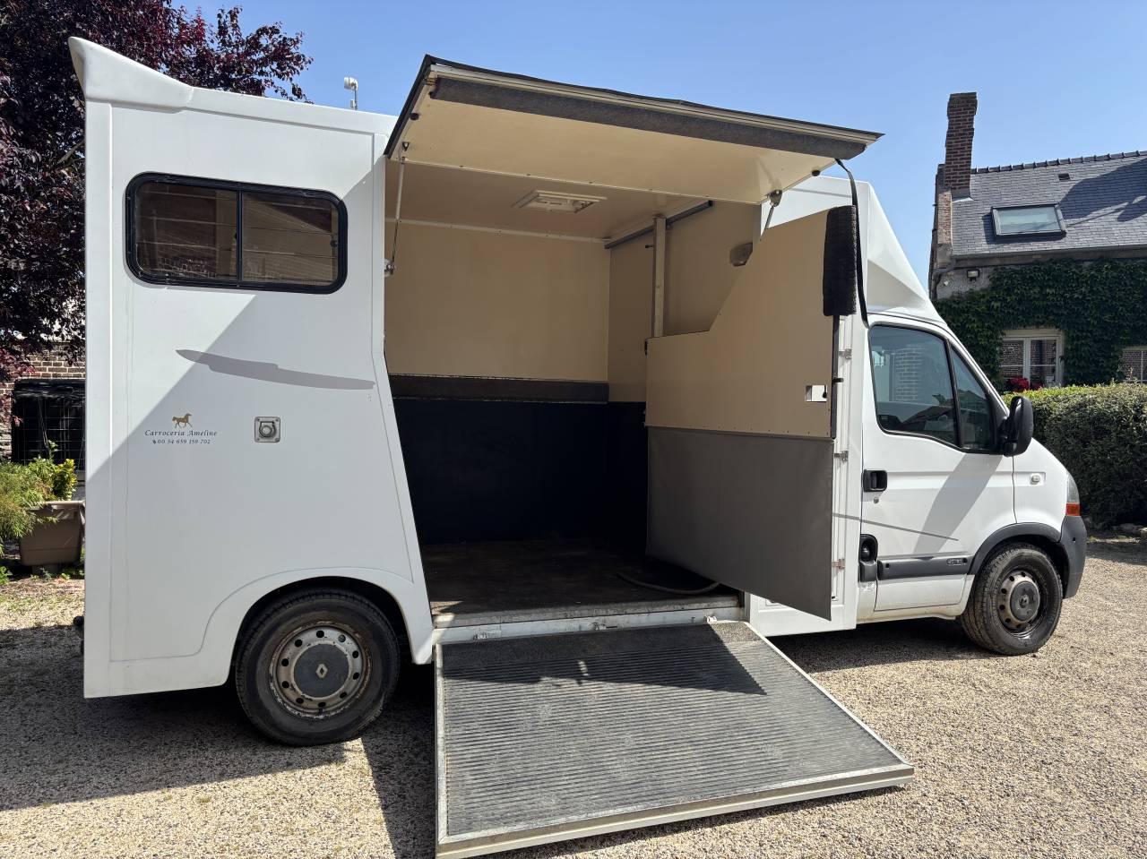 Horse trailer Renault Master 2 Stalls 2008 Used