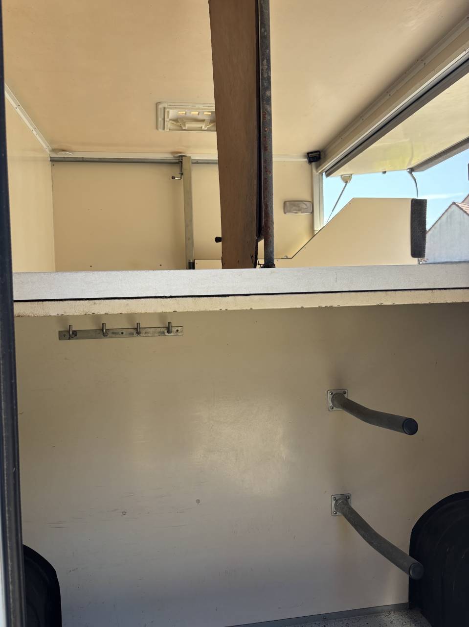 Horse trailer Renault Master 2 Stalls 2008 Used